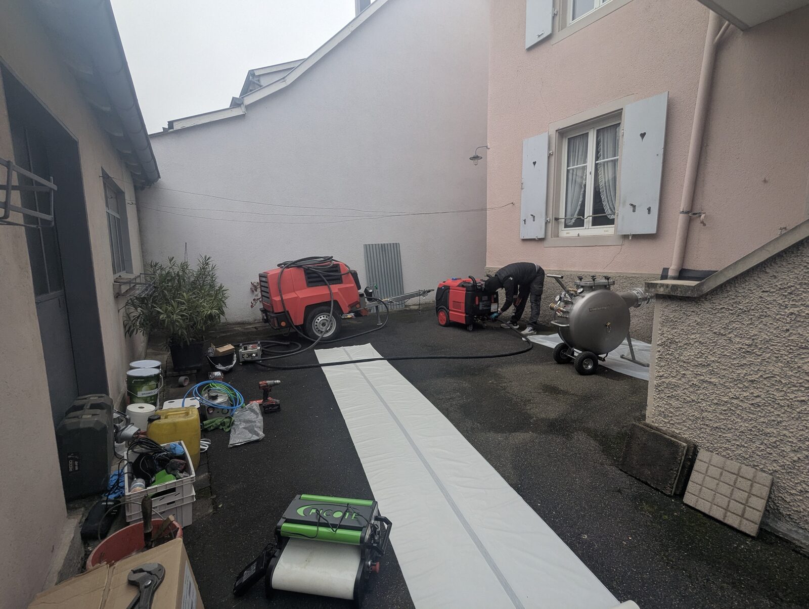 Équipe UpEnergies-Chemisage préparation matériel chantier
