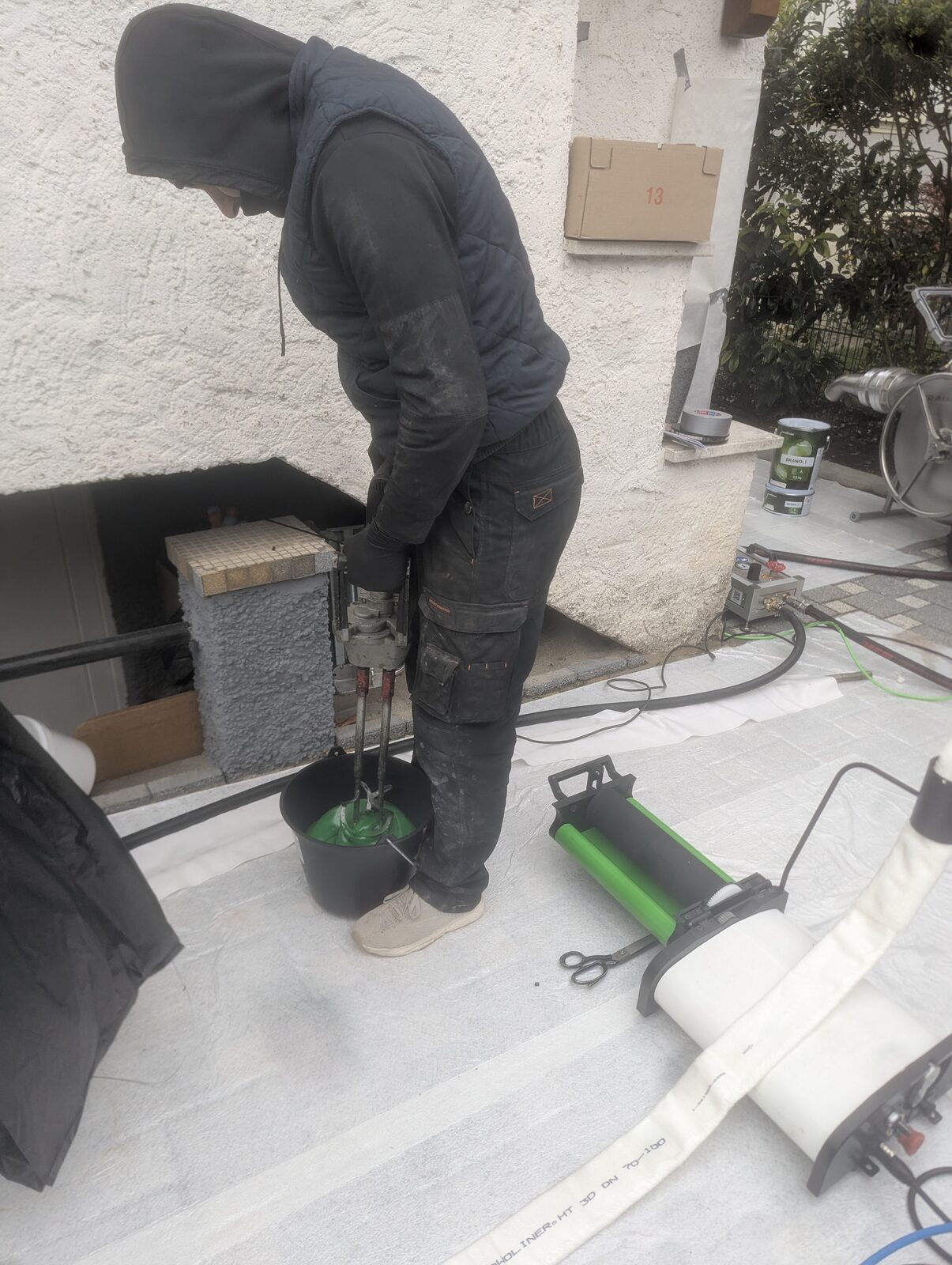 Préparation et mélange de la résine époxy haute température sur chantier